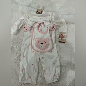 Adorable onesie comes with bib, shoes, hat, and onesie. Carter’s size 9 months.